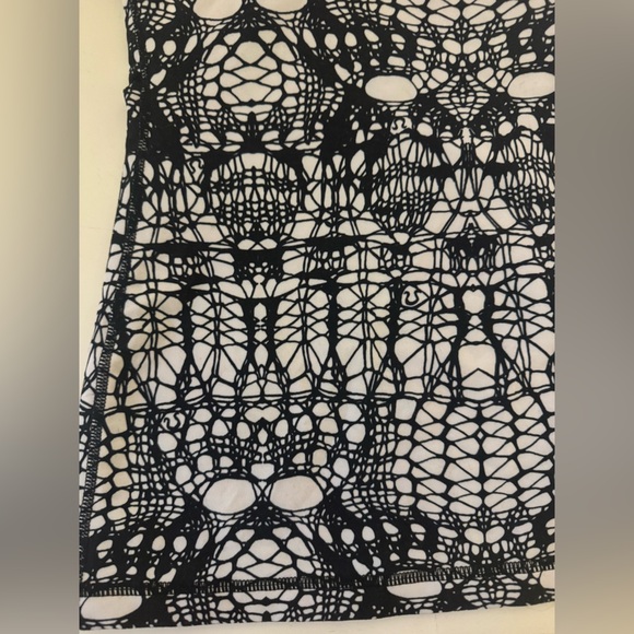 Lululemon Power Y Tank White Black Glacier Lace Racerback Built in Bra Sz 4 - Picture 3 of 11